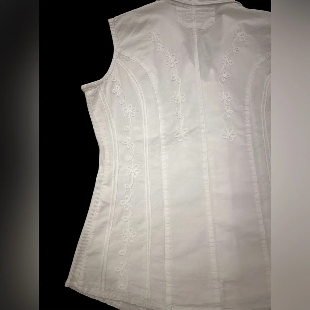 Scully White Floral Embroidered Blouse - Picture 12 of 15